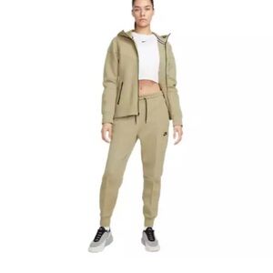 NWT Women's Nike Sportswear Tech Fleece Windrunner Full-Zip Hoodie.